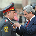 Президент Серж Саргсян по случаю Дня полиции награждает медалями РА группу сотрудников Полиции РА– 16.04.2011