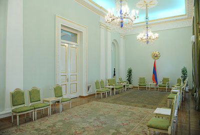 in this Hall the President of Armenia receives high-ranking foreign officials, speakers of parliaments, prime ministers, ministers of foreign affairs, and ambassadors. 