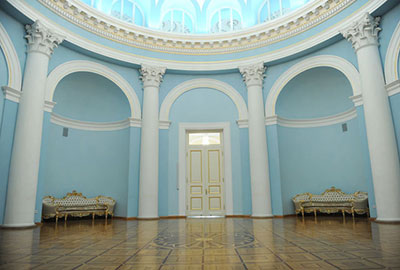 in this Hall ambassadors accredited to the Republic of Armenia present their credentials to the President of Armenia. In the framework of the Presidential initiatives, this Hall also serves as a venue for exhibitions. 
