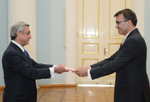 The newly appointed Ambassador of Switzerland to Armenia presented his credentials to the President 