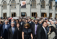 President Serzh Sargsyan bid farewell to the great devotee of the Armenian theater art Sos Sarkissian