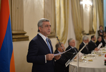 President Serzh Sargsyan has supper with Italian parliamentarians