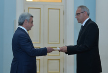 Germany’s newly-appointed ambassador to Armenia presents his credentials to president