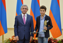 President receives students and pupils conferred upon Presidential Education Awards in the IT Sphere