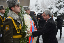 On the occasion of the 25th anniversary of the creation of the RA Armed Forces Serzh Sargsyan visited the Erablur  Pantheon