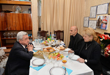 President visited the family of Adam Sahakyan who lost his life for the defense of the Homeland 