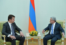 Ambassador of Serbia to Armenia presented his credentials to President Serzh Sargsyan