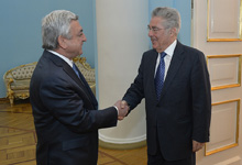 Serzh Sargsyan received the former President of Austria Heinz Fischer  