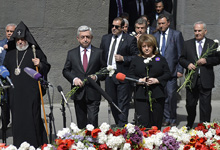 President Serzh Sargsyan paid tribute to the memory of the victims of the Armenian Genocide at the Tsitsernakaberd Memorial