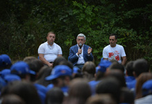 President visits Baze all-Armenian youth assembly participants