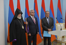 President hands Order of Homeland to philanthropist Eduardo Eurnekian 