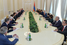 Նախագահն ընդունել է հայ-ռուսական միջխորհրդարանական հանձնաժողովի համանախագահ Նիկոլայ Ռիժկովի գլխավորած պատվիրակությանը