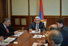 President holds consultation to discuss ways of mitigating price hike consequences