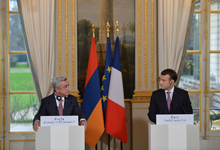 Presidents Serzh Sargsyan and Emmanuel Macron sum up the outcome of high-level talks