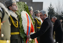 President Serzh Sargsyan visits Yerablur Pantheon on Armenian Army Day