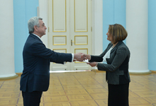 Newly appointed Malta Ambassador hands credentials to RA President