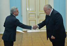 Newly appointed Poland Ambassador hands credentials to RA President

