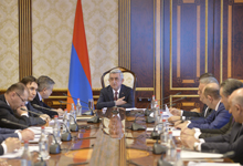 President holds consultation with government officials responsible for socio-economic policy