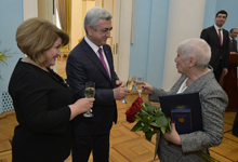 On the occasion of Women’s Day, President awards a group of women for fruitful and effective work