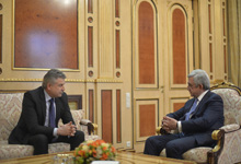 President receives Prime Minister Karen Karapetyan