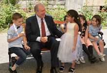 President hosted a group of children from Preschool n. 7