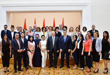 President meets with graduates from Yerevan School of Political Studies