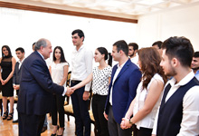 A group of YSU students hosted at Presidential Palace