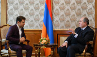 Քո յուրաքանչյուր հաղթանակ հպարտություն է մեզ համար. նախագահ Սարգսյանը հյուրընկալել է Լևոն Արոնյանին 