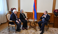 President Armen Sarkissian discussed with philanthropists George and Caroline Najarians possibilities of implementing charity programs in Gyumri