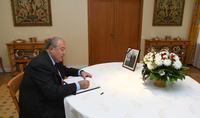 President Sarkissian made an inscription in the Book of Condolences opened in the Embassy of France: Jacques Chirac was an architect of the Armenian-French privileged relations