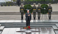 President Armen Sarkissian visited the Victory Park on the occasion of Victory and Peace Day