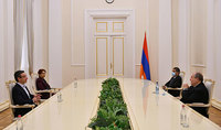 Президент Армен Саркисян встретился с секретарём фракции НС «Просвещённая Армения» Геворгом Горгисяном и членом фракции Ани Самсонян