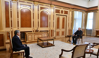 Президент Армен Саркисян встретился с Председателем партии «Республика» Арамом Саргсяном