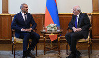 
Президент Ваагн Хачатурян принял новоназначенного руководителя офиса Совета Европы в Армении Максима Лонганга