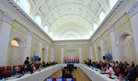 
Под руководством президента Ваагна Хачатуряна состоялось годовое заседание попечительского совета Всеармянского фонда «Айастан»
