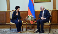 Le président Vahagn Khatchatourian a reçu Mary Papazian, vice-présidente du conseil d'administration de la Armenian Society of Fellows Board (ASOF)