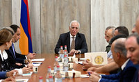 
Une réunion de travail s'est tenue au sein de l'administration régionale d'Armavir dirigée par le président Khatchatourian