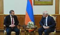 Le président Vahagn Khatchatourian a reçu le ministre de l'économie Gevorg Papoyan