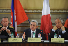 In Lyon, President Serzh Sargsyan met with the Mayor of Lyon, representatives of the Armenian community and business community of France