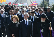 On the occasion of the 98th anniversary of the Armenian Genocide, Serzh Sargsyan visited Tsitsernakaberd